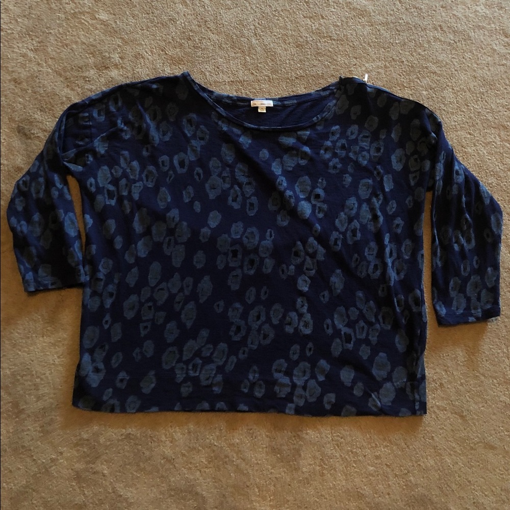 Gap women’s top with shoulder zipper accent XL